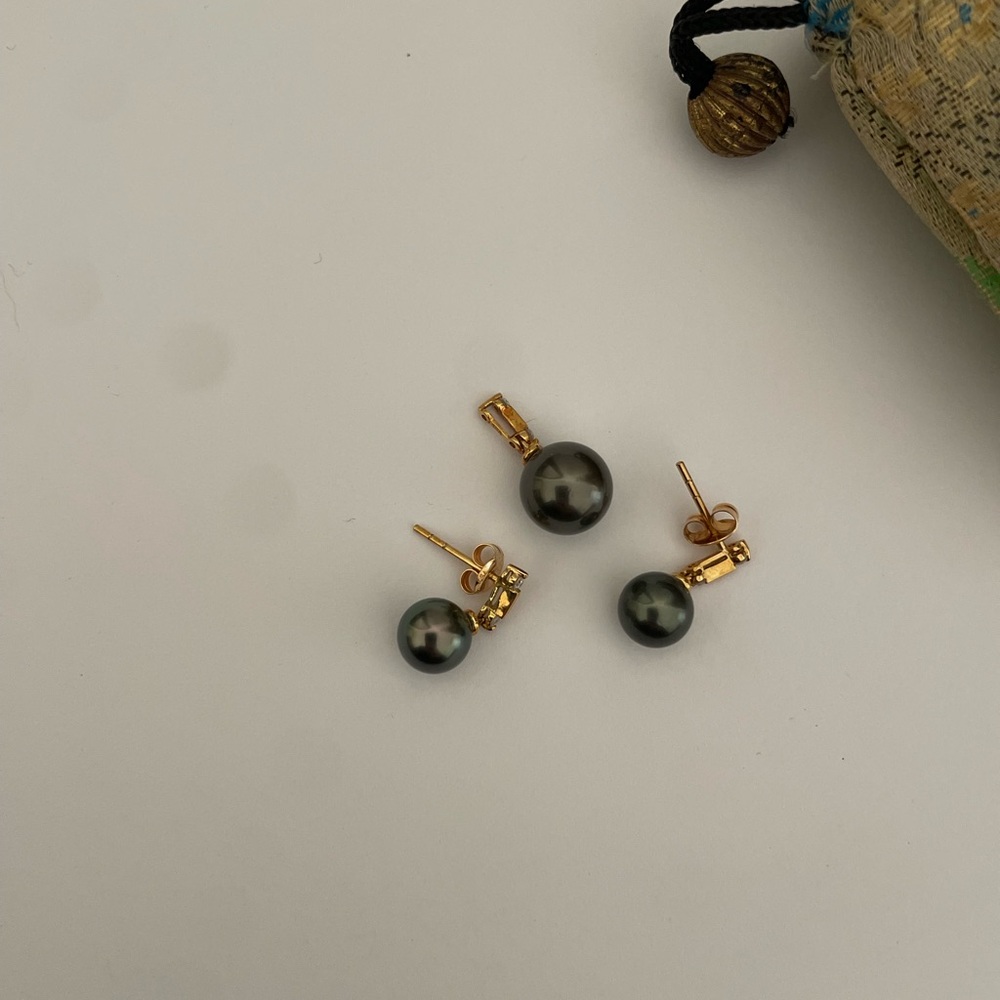 Elegant Gold and Black Pearl Jewelry Set